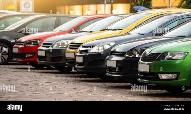 Dove Trovare Auto Usate Convenienti a Como 22 auto usate parcheggiate lungo strade cittadine