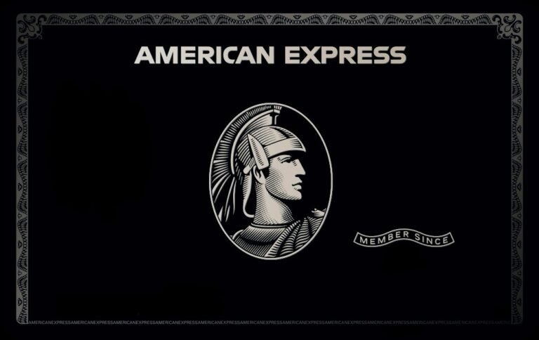 carta american express luccicante su sfondo neutro