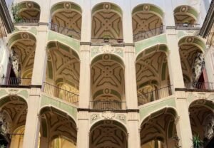 facciata barocca dettagliata di palazzo san felice