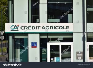 facciata moderna filiale credit agricole erba