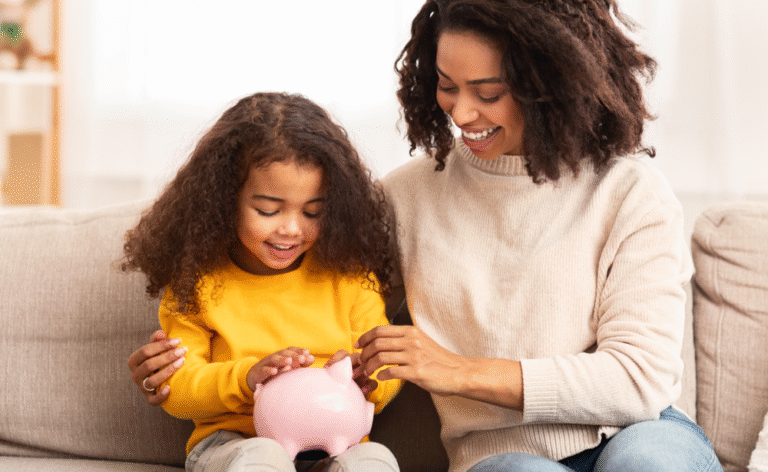 Quali Vantaggi Offre un Conto Corrente Cointestato Tra Genitore e Figlio 4 genitore e figlio che aprono conto bancario insieme