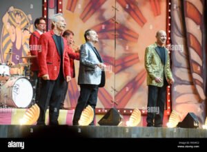 gruppo teatrale aldo giovanni e giacomo sul palco