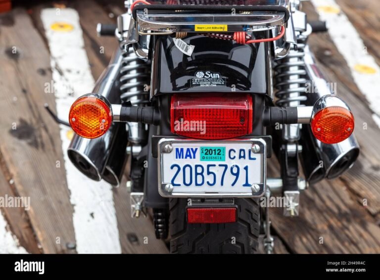 Come si Calcola il Bollo per un Motociclo con la Targa 2 motociclo con targa in primo piano