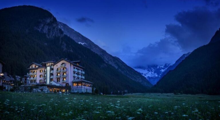 paesaggio montano valle daosta con spa