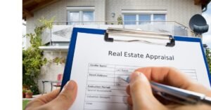 perito bancario che valuta casa per mutuo