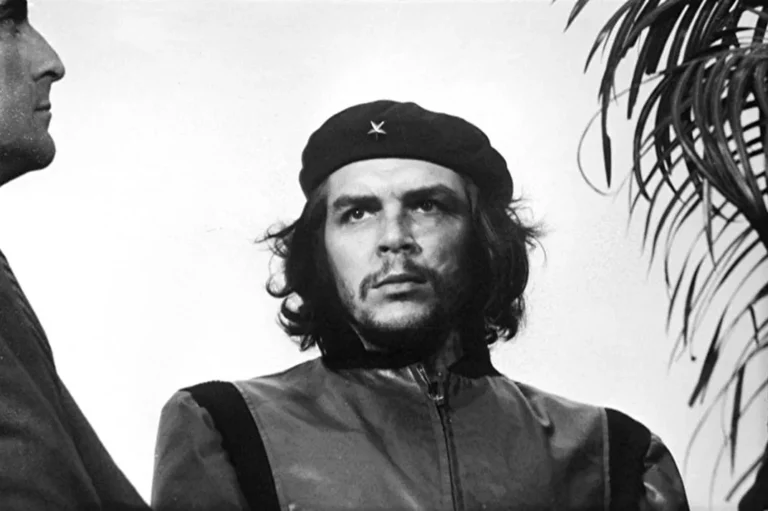 ritratto iconico di che guevara rivoluzionario