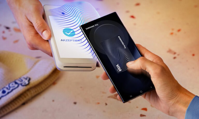 Come Funziona Samsung Pay Guida Completa al Pagamento Mobile Sicuro 2 smartphone che mostra samsung pay in uso