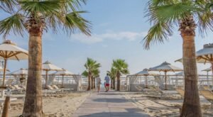 spiaggia di riccione con case vacanza viste