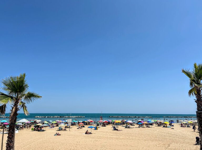 spiaggia e mare cristallino a san salvo marina