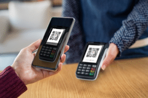 terminale pos in funzione durante pagamento elettronico