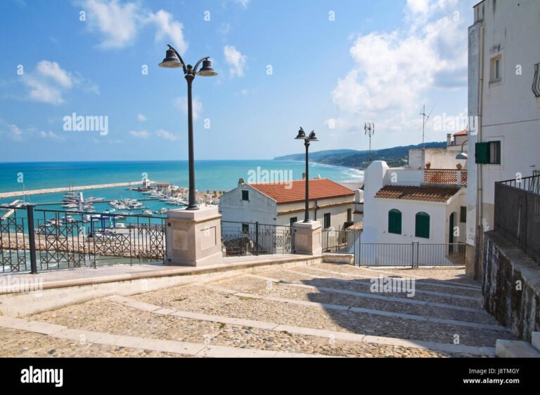 veduta panoramica del borgo marina di rodi garganico
