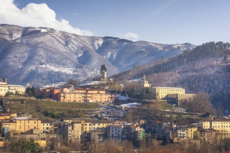 veduta panoramica del borgo medievale di castelnuovo don bosco