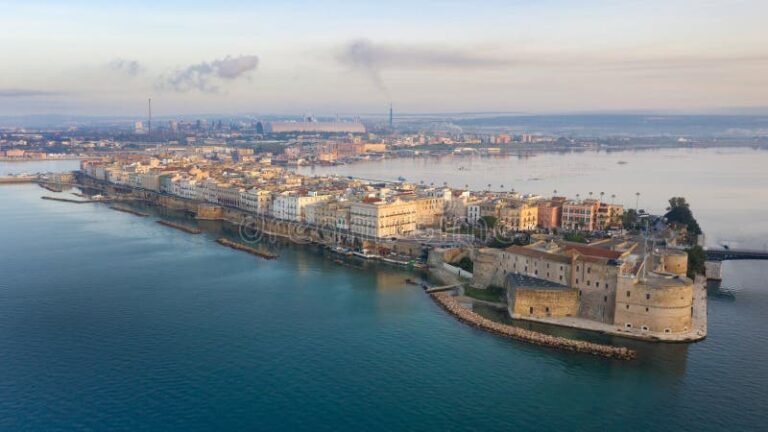 Come Trovare L'Agenzia De Bartolomeo a Taranto 17 veduta panoramica del porto di taranto