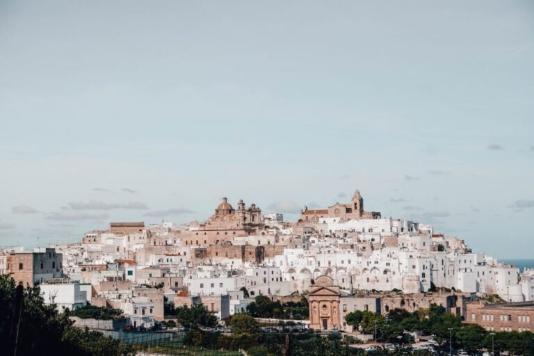 Cos'è Casal Del Borgo a Ostuni e Cosa Offre ai Visitatori 6 veduta panoramica di casal del borgo a ostuni