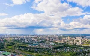veduta panoramica di una citta soleggiata urbana