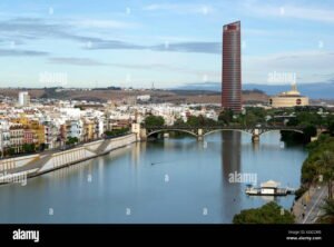 vista panoramica della torre delloro e guadalquivir