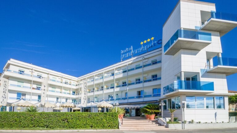 Quali Sono i Migliori Alberghi a Santa Margherita Di Caorle 2 vista panoramica di alberghi fronte mare a caorle