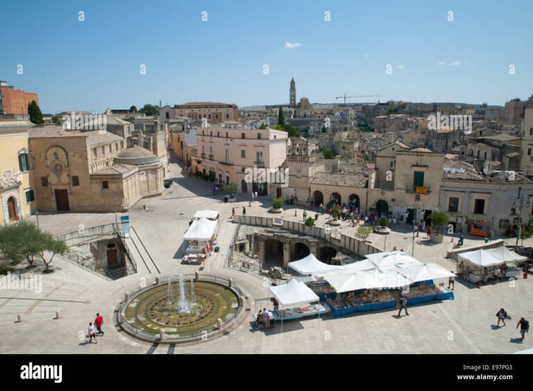 vista panoramica di piazza vittorio veneto matera